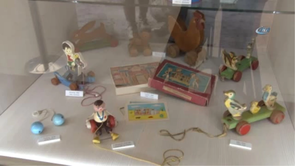 Sunay Akın\'ın Oyuncak Müzesinin Nadide Parçaları Çocuklar ile Buluştu