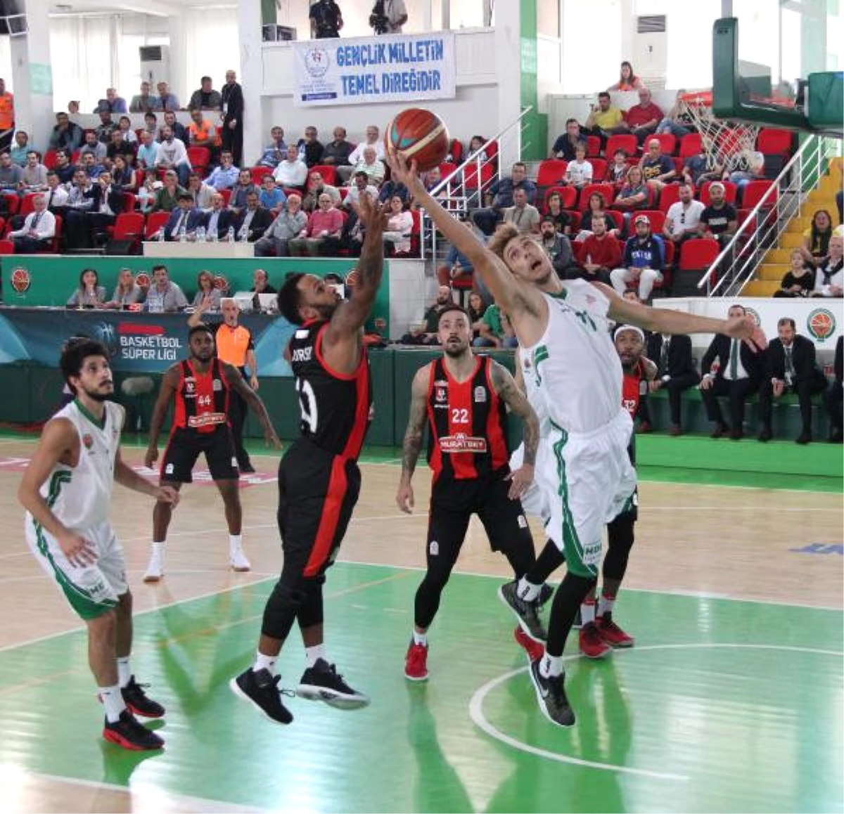 Yeşilgiresun Belediyespor - Muratbey Uşak: 64-61