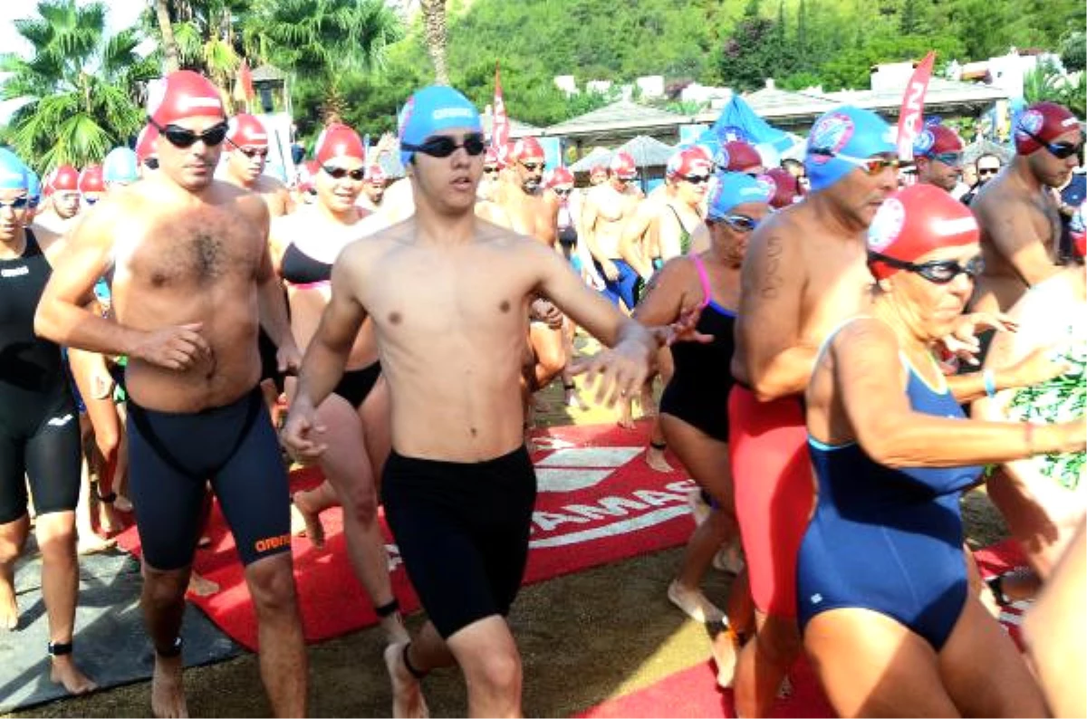 Yüzücüler, Maratonda Dayanıklılıklarını Gösterdi