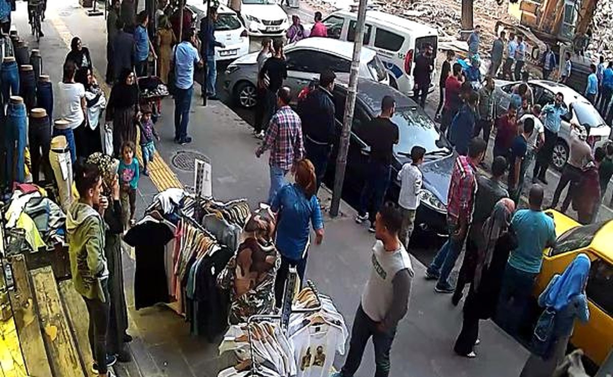 Zabıta, Esnaf ve İşçilerin Karıştığı Kavgada 4 Kişi Yaralandı