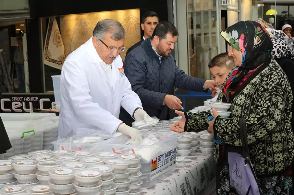 5 Bin Kase Aşure 2 Saatte Tükendi