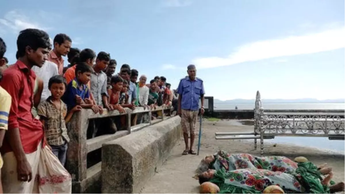 Arakanlı Müslümanları Taşıyan Tekne Alabora Oldu