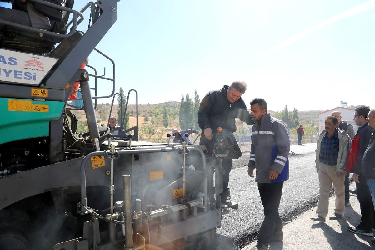 Ardıç Mahallesi\'ne 2 Bin Ton Asfalt Hizmeti