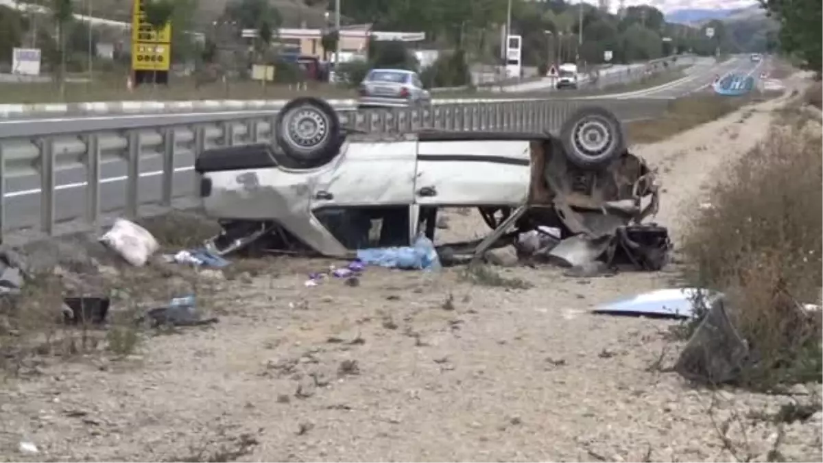 Bariyerlere Çarpan Araç Taklalar Atarak Durabildi: 3 Yaralı