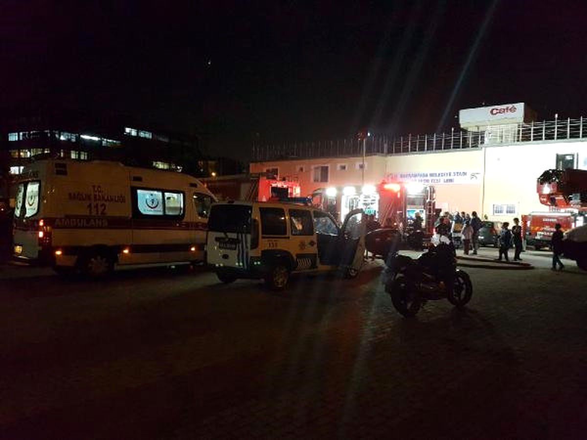 Bayrampaşa\'da Stadyumda Yangın...(1)