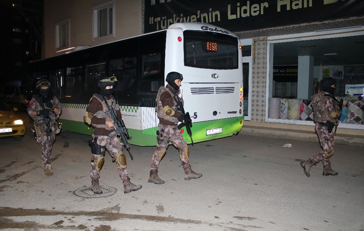 Bursa\'da Terör Uygulaması, 3 Kişi Gözaltına Alındı