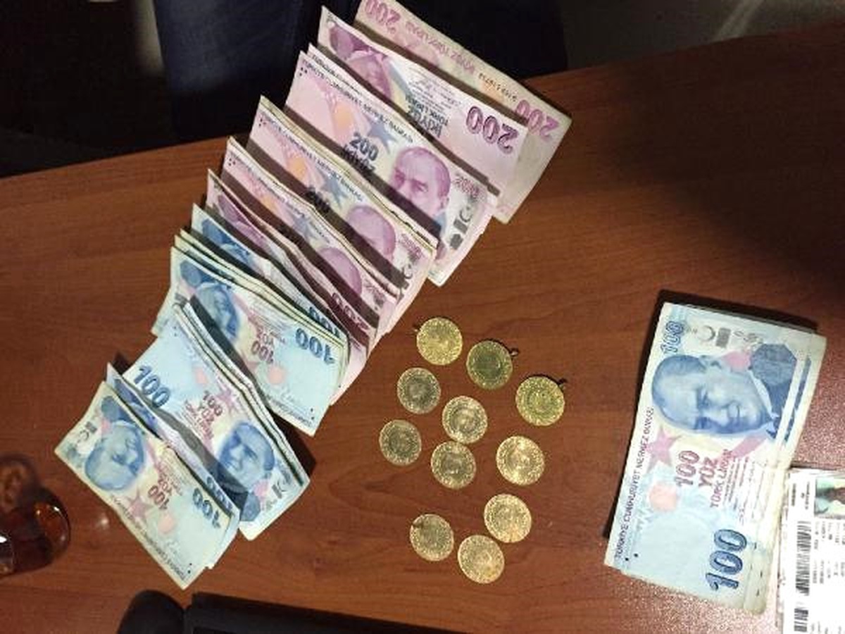 Çaldıkları Altınları Bozdurmak İsterken Yakalandılar