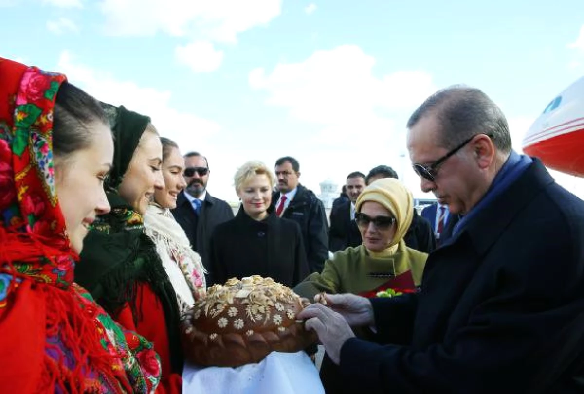 Cumhurbaşkanı Erdoğan Ukrayna\'da Resmi Törenle Karşılandı