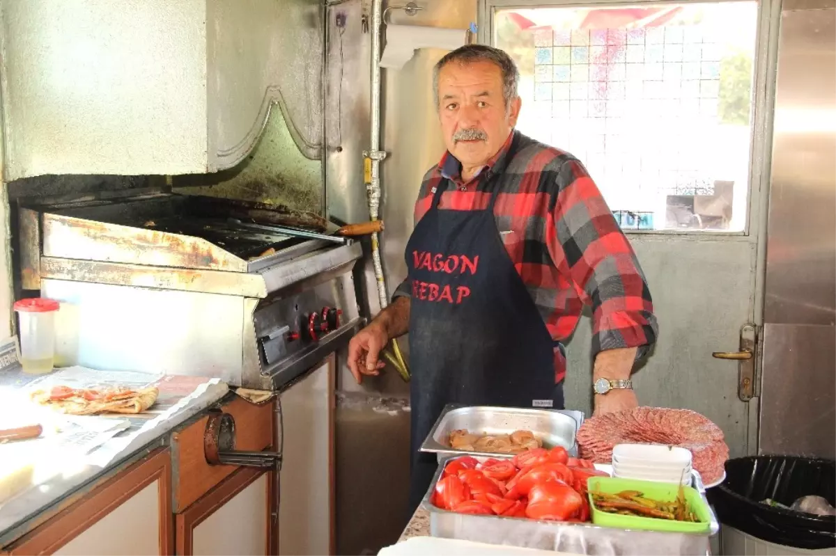 Demiryolları\'ndan Emekli Oldu, Vagonu Kafeye Çevirdi