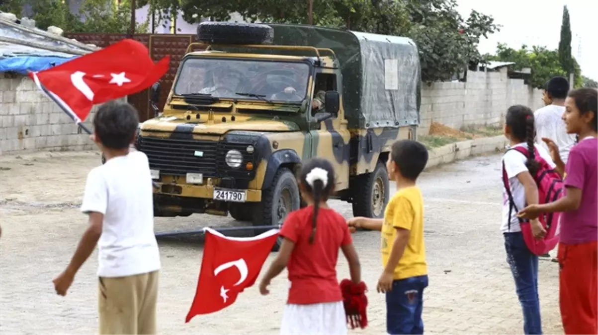 İdlib\'e Giden Askerlere Reyhanlı\'da Sevgi Gösterisi! Evlere Bayraklar Asıldı