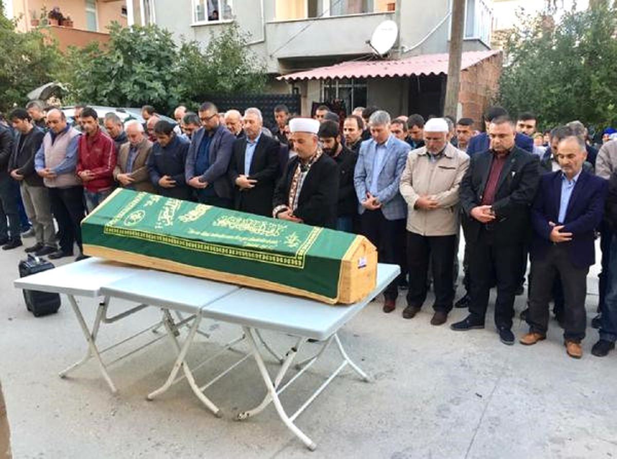İki Çocuk Annesi Eşini Bıçakla Öldürdü