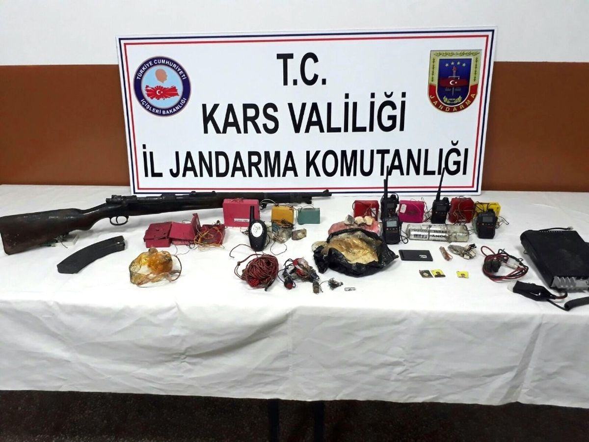 Kağızman\'da Çok Sayıda Mühimmat ve Yaşam Malzemesi Ele Geçirildi