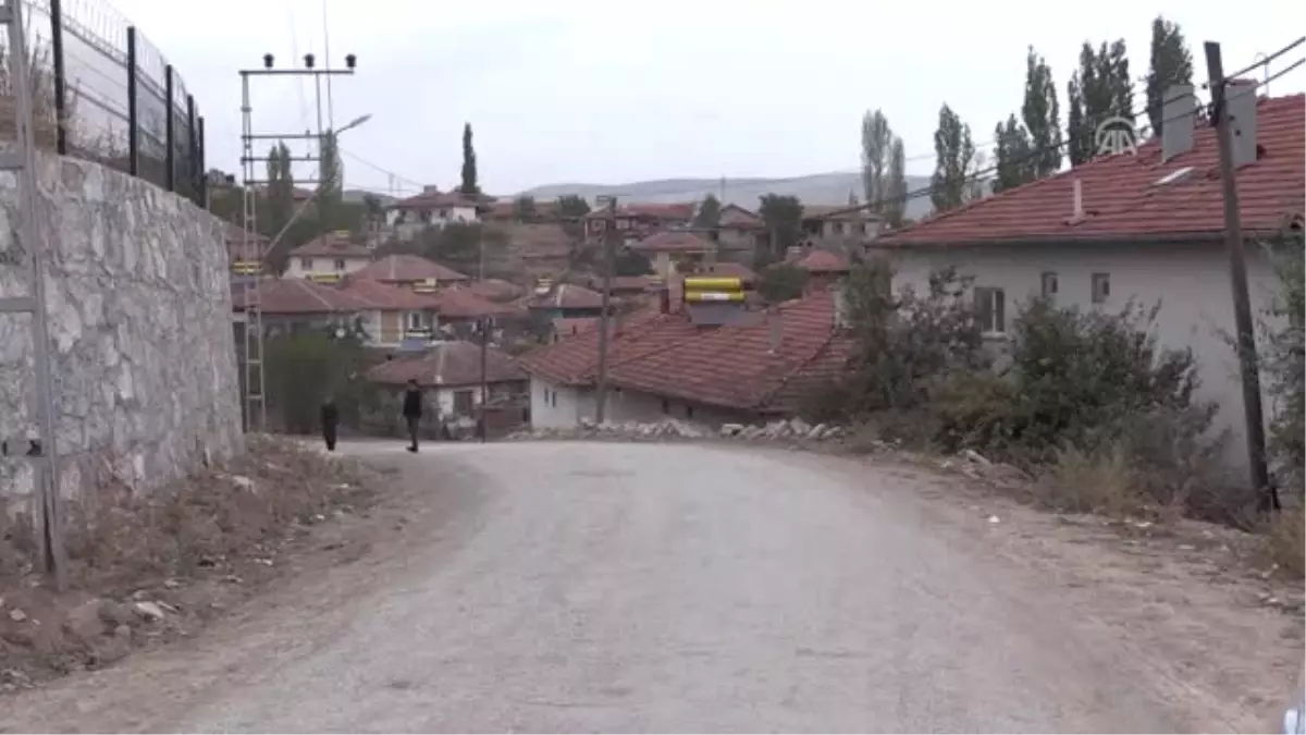 Kocası Tarafından Öldürülen Kadın ile Anne ve Babasının Cenazeleri Toprağa Verildi