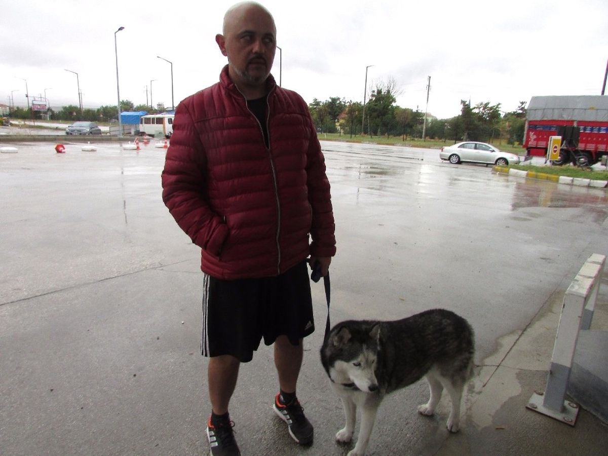 Köpeği ile Günlerce Otostop Çekti