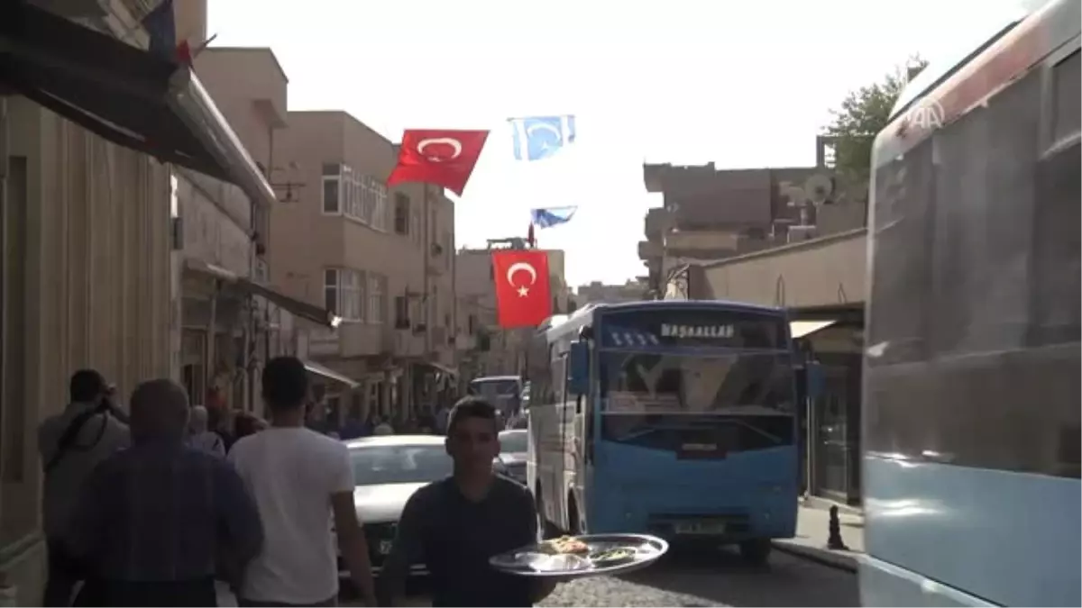 Mardin Esnafından Türkmenlere Bayraklı Destek