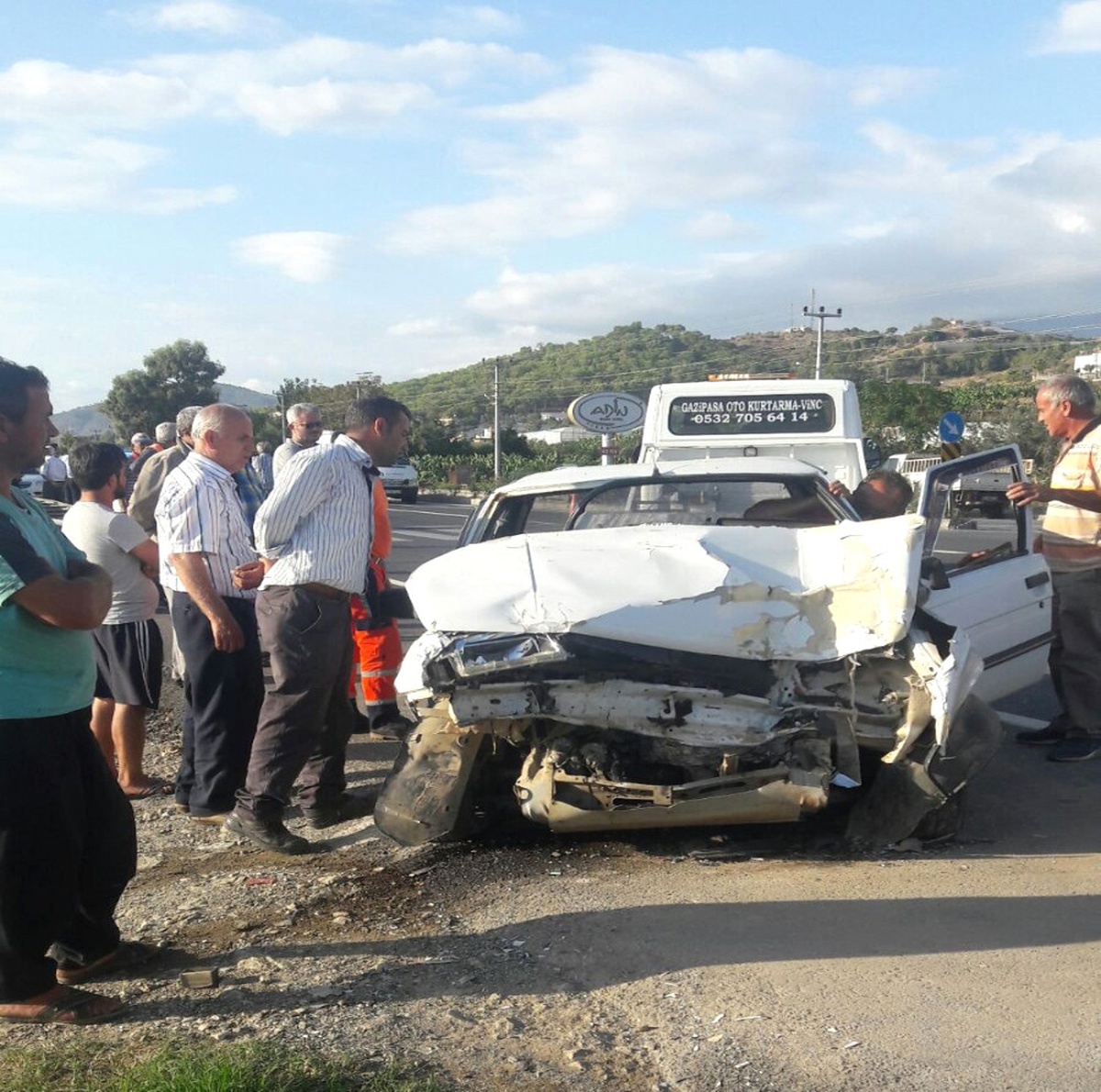 Otomobille Öğrenci Servisi Çarpıştı: 1 Ölü, 9 Yaralı