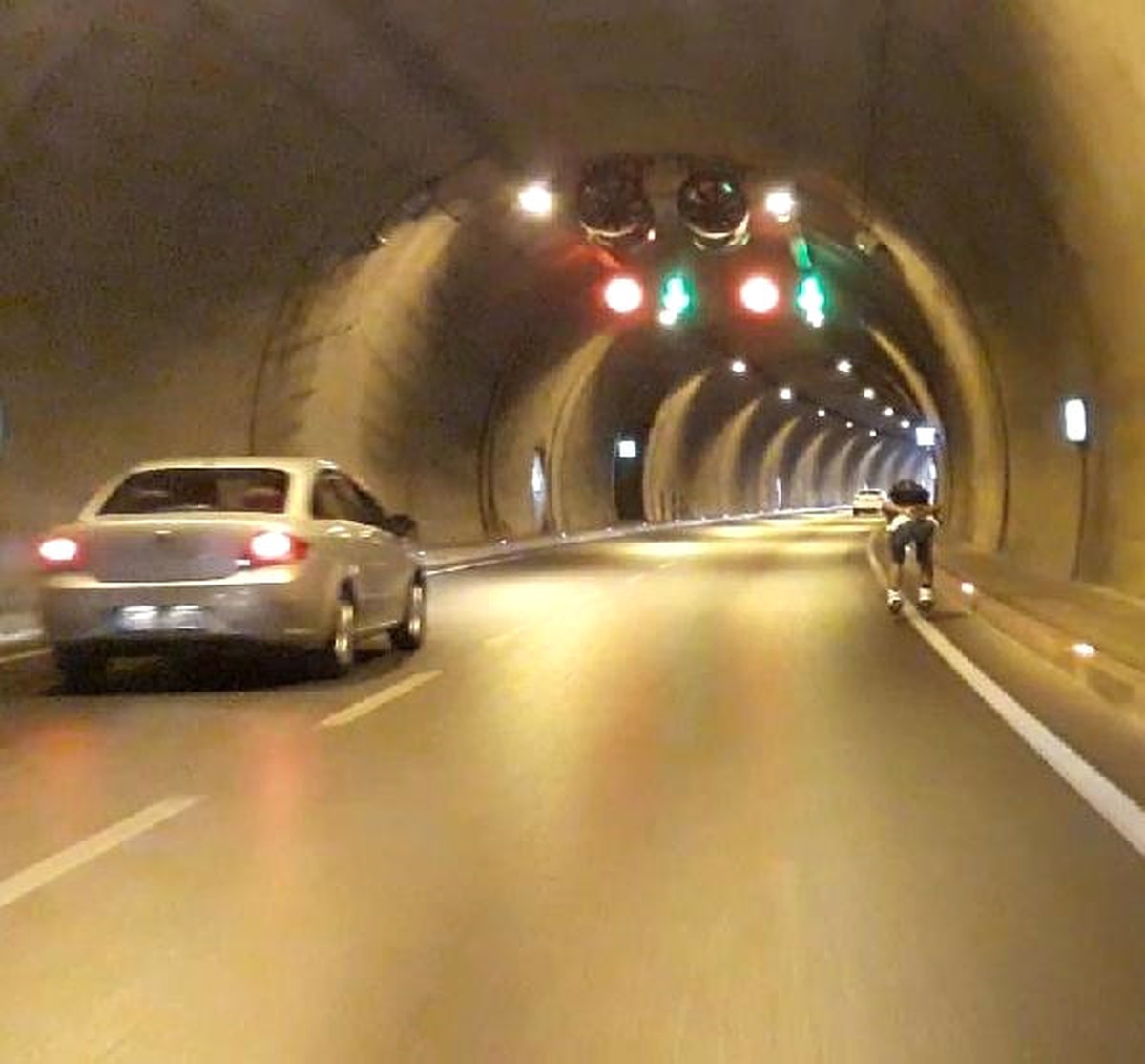 Patenli Gencin Tünelde Tehlikeli Yolculuğu