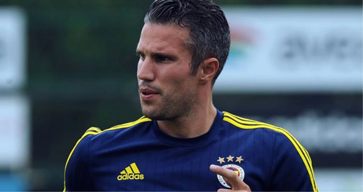 Robin van Persie, Samandıra\'da Kafasına Göre Antrenman Yapıyor