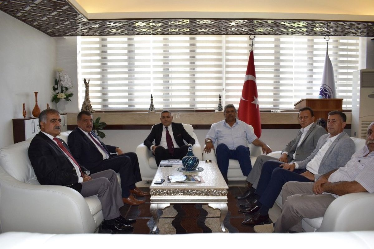 Sadıkoğlu Seçim Gezilerini Sürdürüyor
