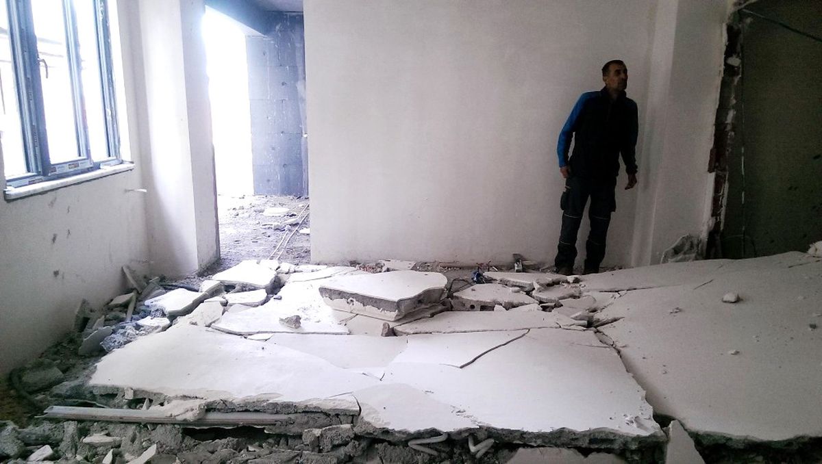 Üzerine Duvar Devrilen İşçi Yaralandı