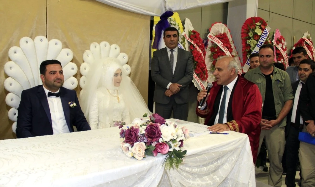 Vali Zorluoğlu İlk Kez Nikah Kıydı