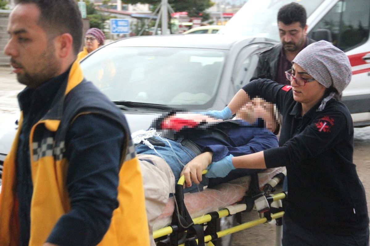Yaşlı Adam Sokak Ortasında Bıçaklandı