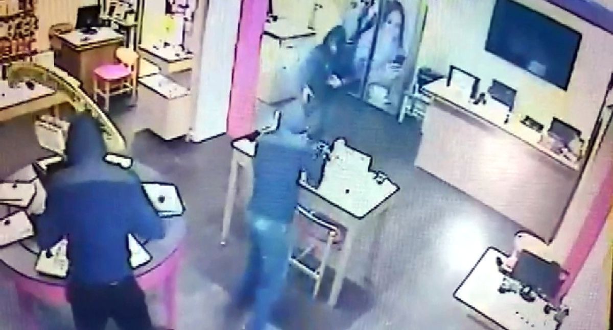 1 Dakikada 23 Telefon Çalan Hırsız 3 Gün Sonra Yakalandı