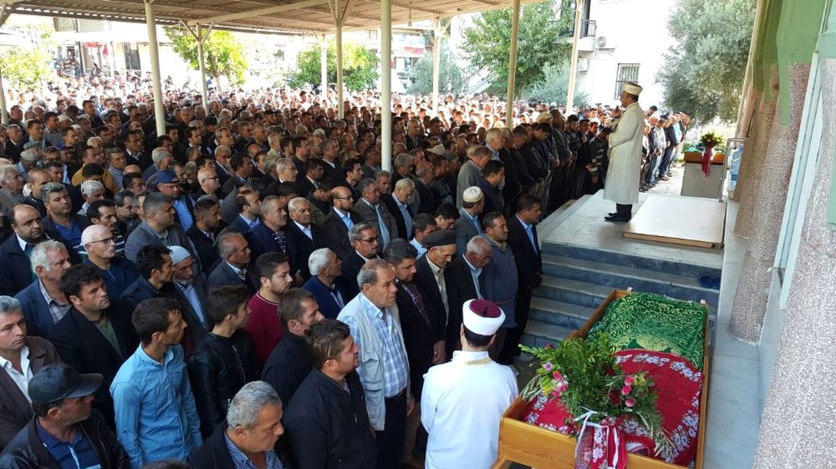 11 Aylık Elçin Son Yolculuğuna Annesiyle Birlikte Uğurlandı