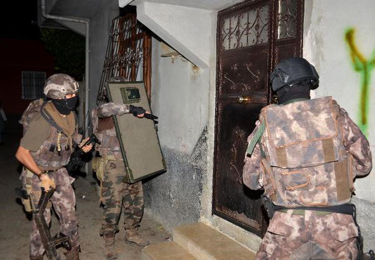 Adana\'da Uyuşturucu Operasyonu: 11 Gözaltı