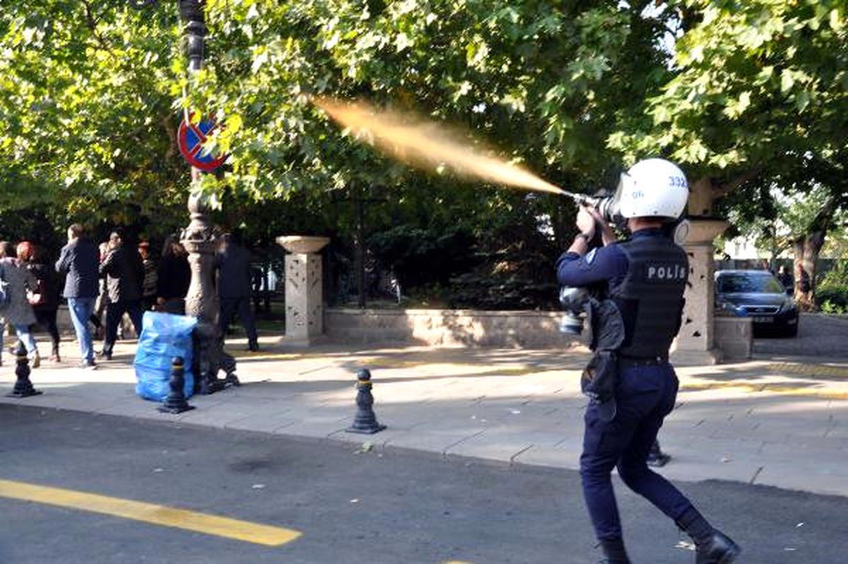 Ankara\'da Gar Saldırısının Yıl Dönümünde Polis Müdahalesi