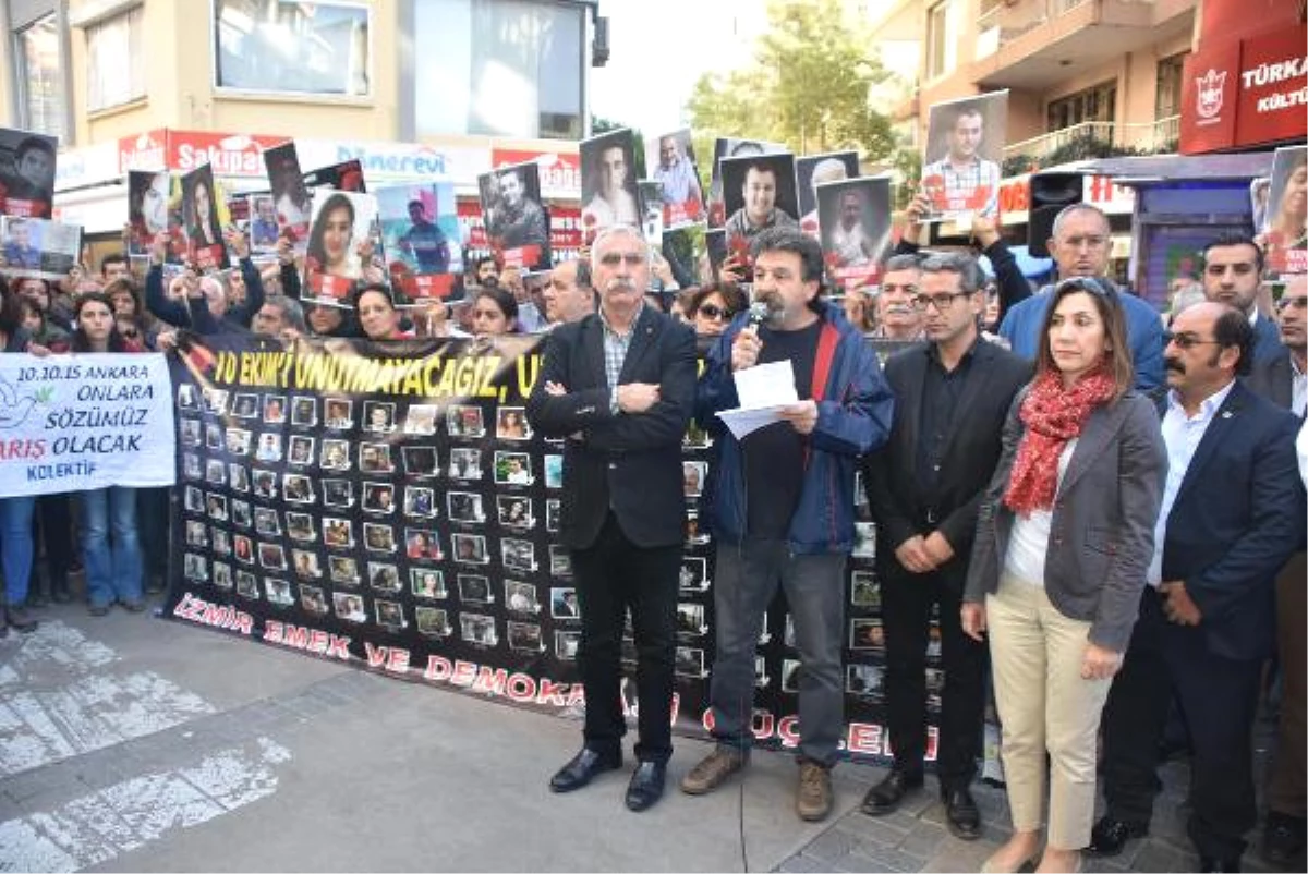 Ankara Gar Saldırısında Ölenler İzmir\'de Anıldı