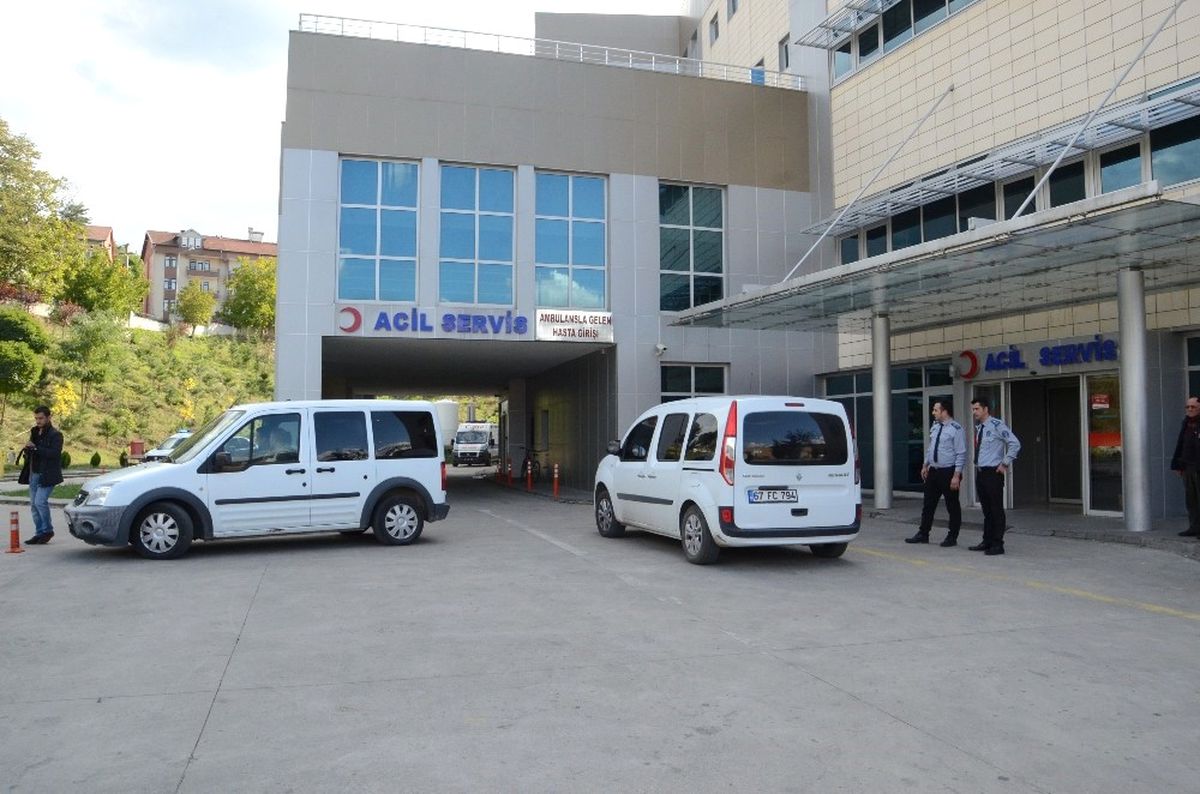 Anneyi Bıçak Darbesiyle Öldüren Kardeşler Adliyede