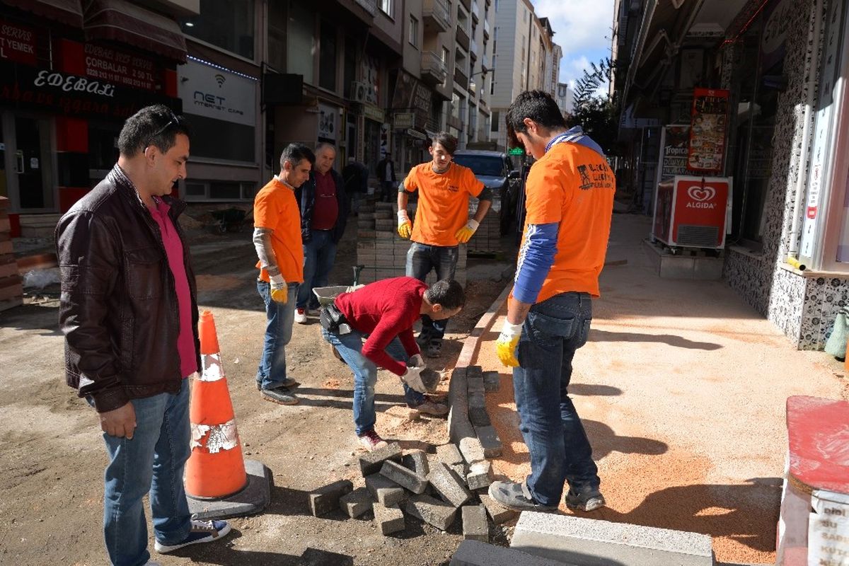Asfalt Yama ve Parke Çalışmaları Devam Ediyor