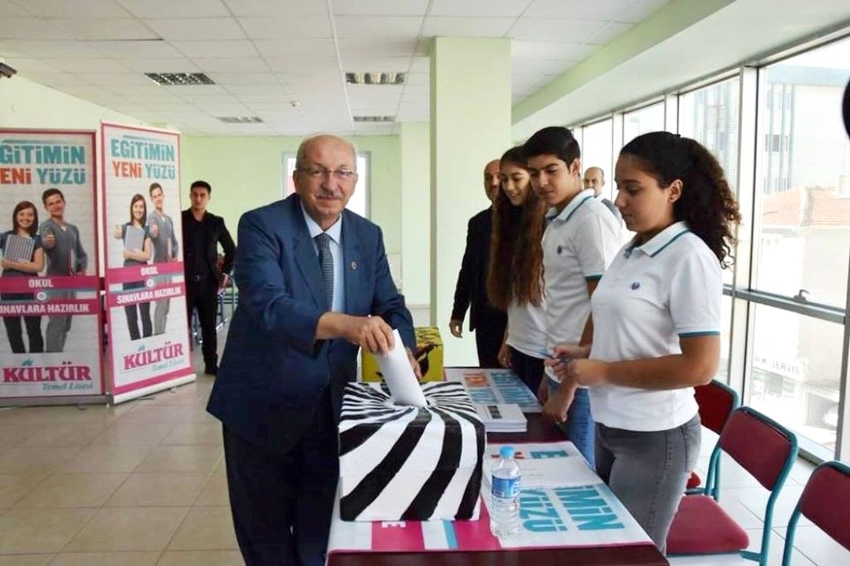 Başkan Albayrak, Lise Meclis Başkanı Seçiminde Oy Kulandı