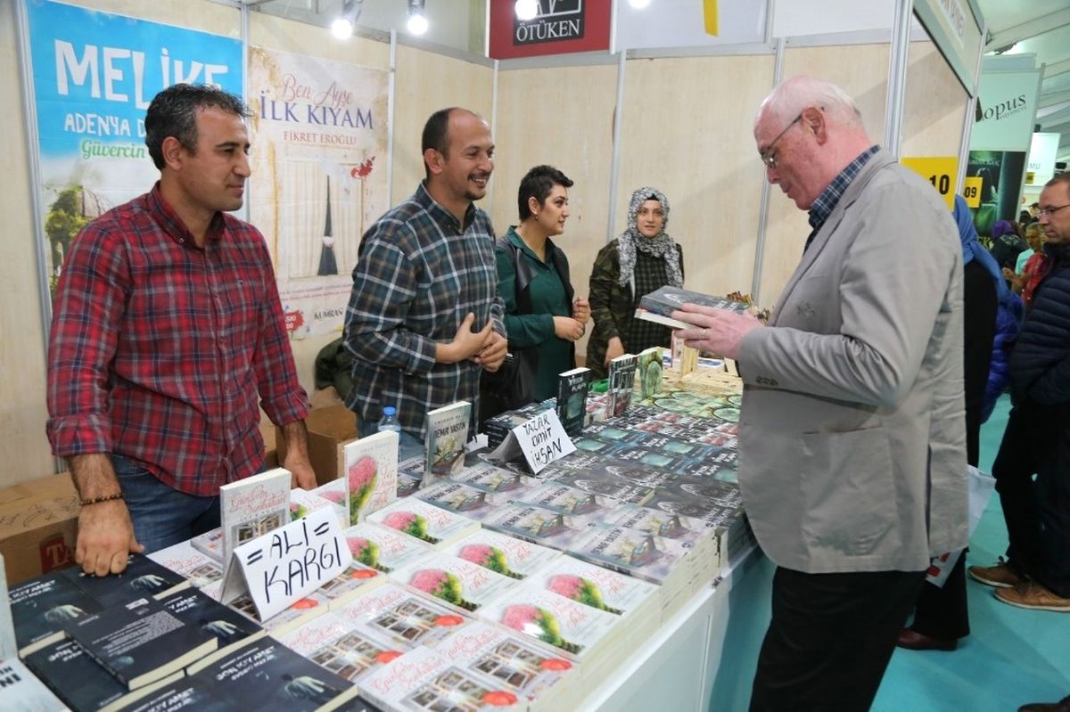 Başkan Kurt Kitap Fuarını Ziyaret Etti