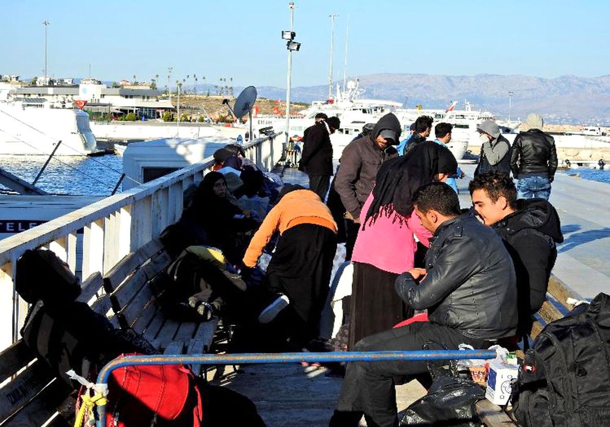 Çeşme\'de 54 Suriyeli Göçmen Yakalandı