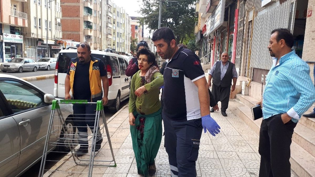 Engelli Şahıs Engelli Kız Kardeşinin Boynunu Kesti