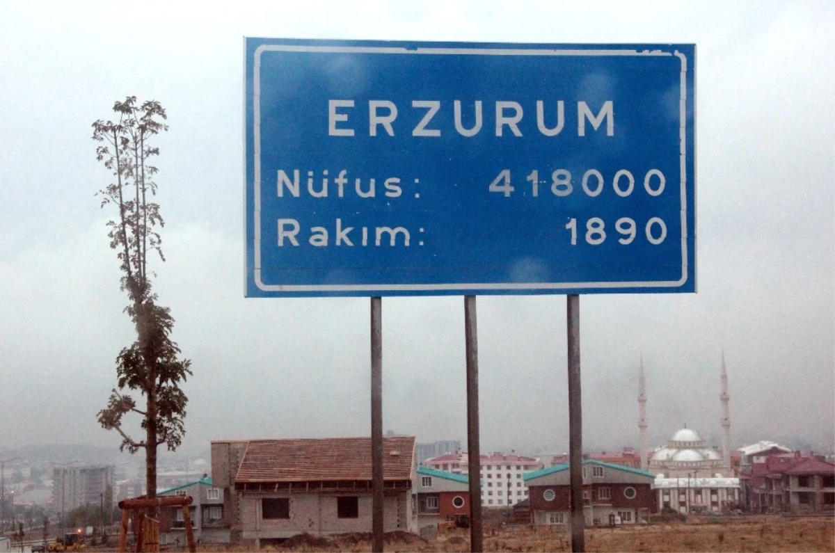 Erzurum\'un Yüksek Kesimlerine Mevsimin Üçüncü Karı Yağdı