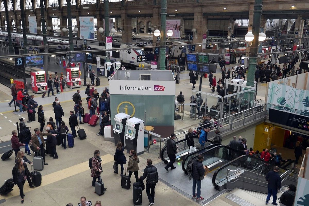 Fransa\'da Memurlar Greve Gitti