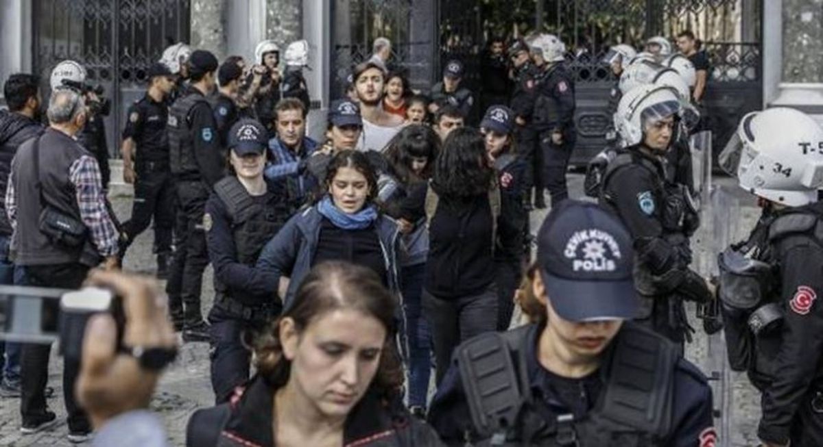 İstanbul Üniversitesi\'nde Gerginlik: Çok Sayıda Gözaltı Var