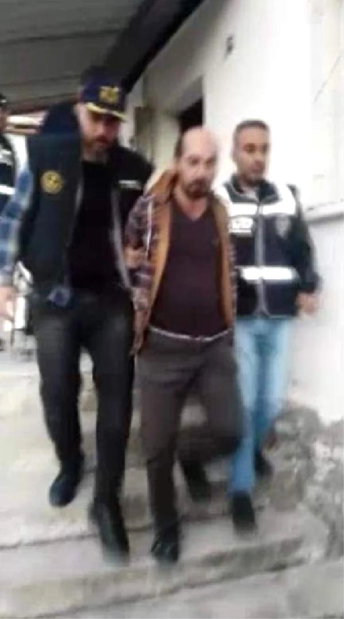 İzmir\'de Terör Operasyonu: 7 Gözaltı