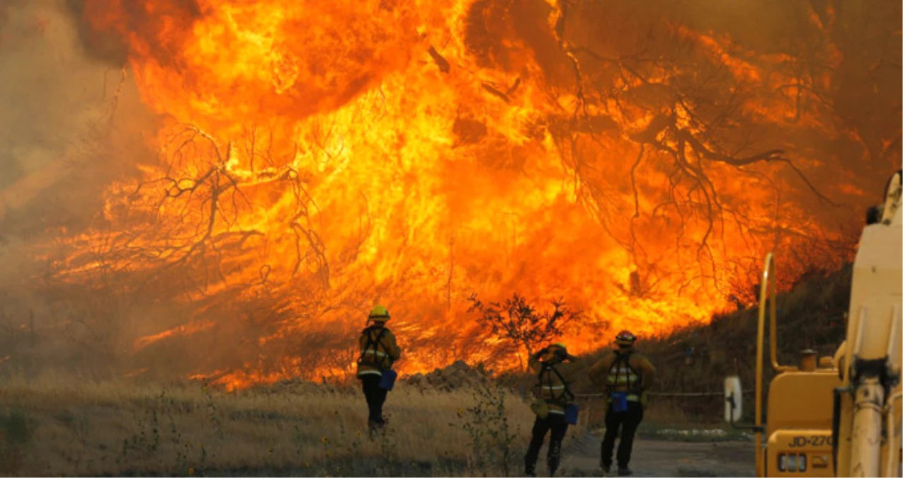 Kaliforniya\'daki Orman Yangınında Ölü Sayısı 10\'a Yükseldi