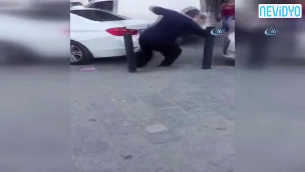 Kaygan Kaldırımda Vatandaşın Zor Anları Kamerada