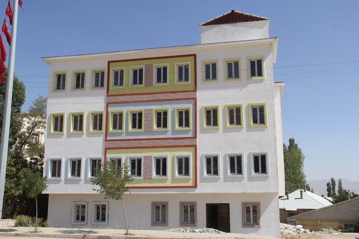 Kaymakam Öztürk, Öğretmenevinde İncelemelerde Bulundu