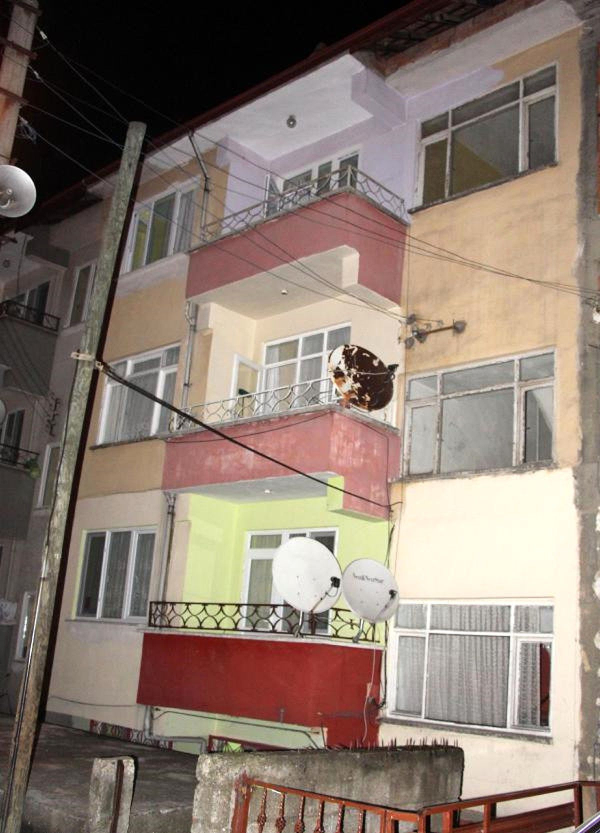 Koca Şiddetinden Kaçan Nazlı\'yı Çocukları Öldürmüş