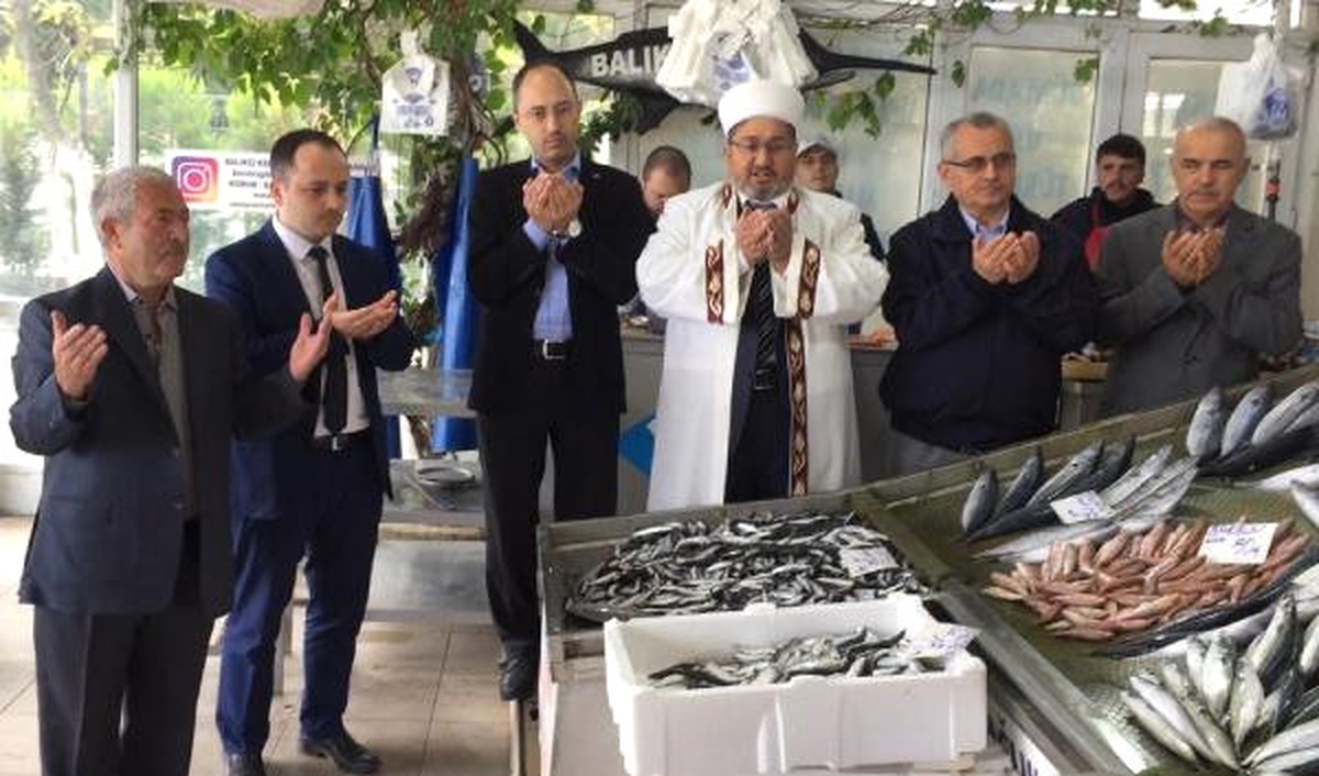 Müftü Vekilinden \'Bol ve Ucuz Balık\' İçin Dua...
