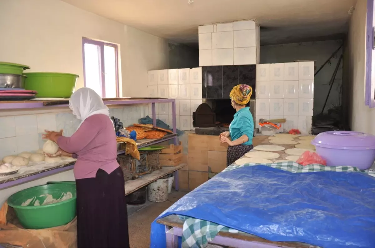 Samanlığı Fırına Dönüştürdü: İlçenin Ekmeği Ondan