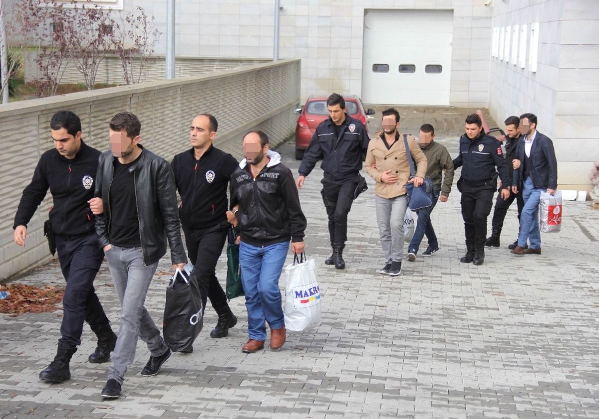 Samsun\'da Bylock\'tan Gözaltına Alınan 15 Kişi Adliye Sevk Edildi