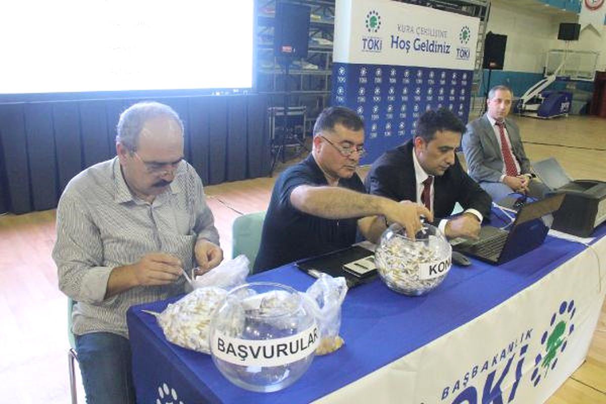 Şanlıurfa\'da TOKİ Kura Çekilişi Yapıldı