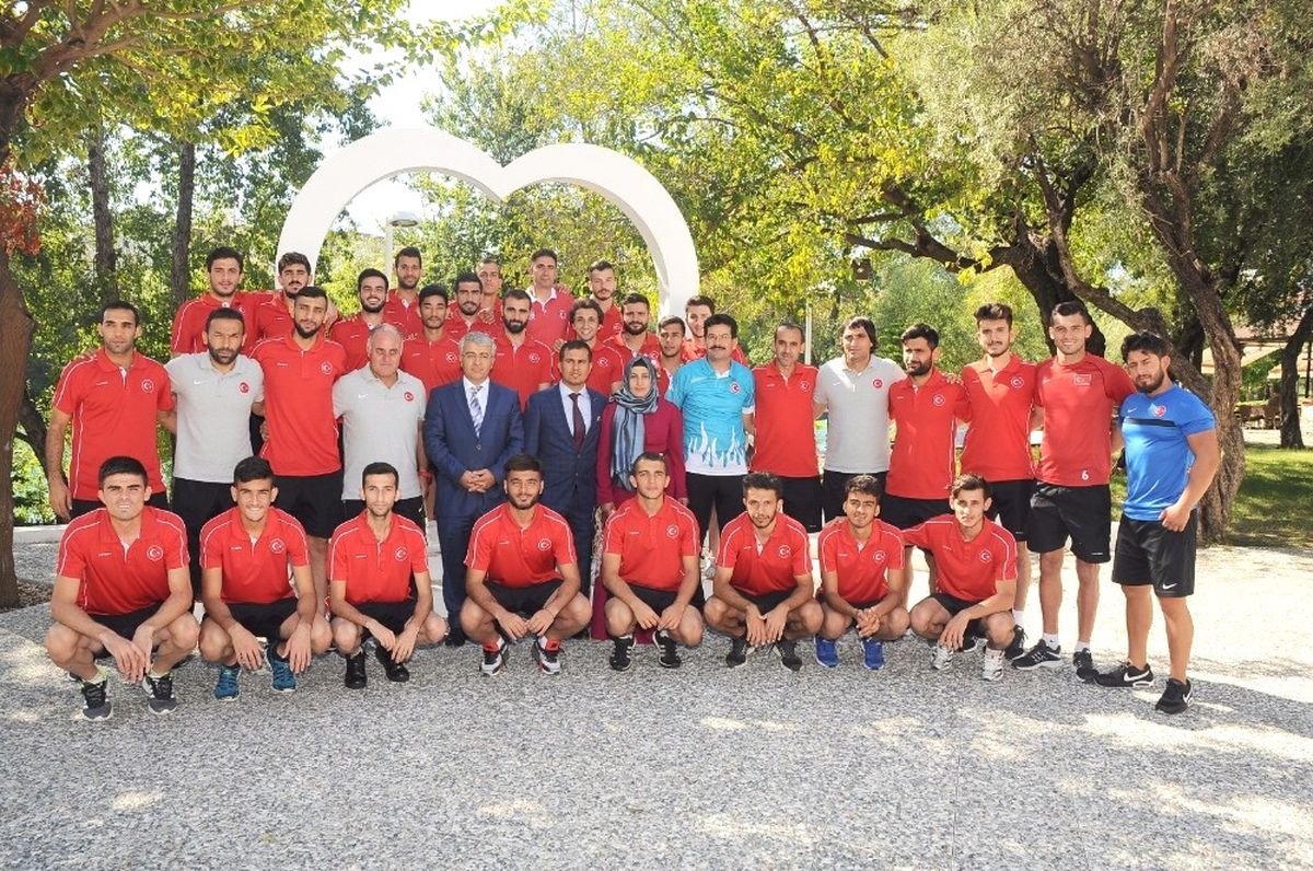 Uğur Arıcı\'ya Milli Sürpriz